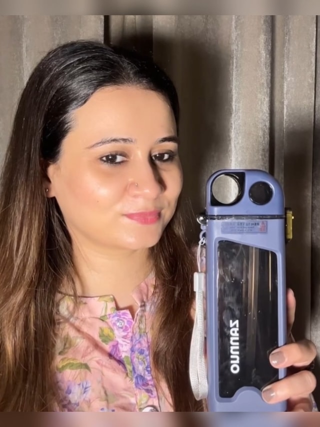 Customer with Zanuo bottle, portrait 1